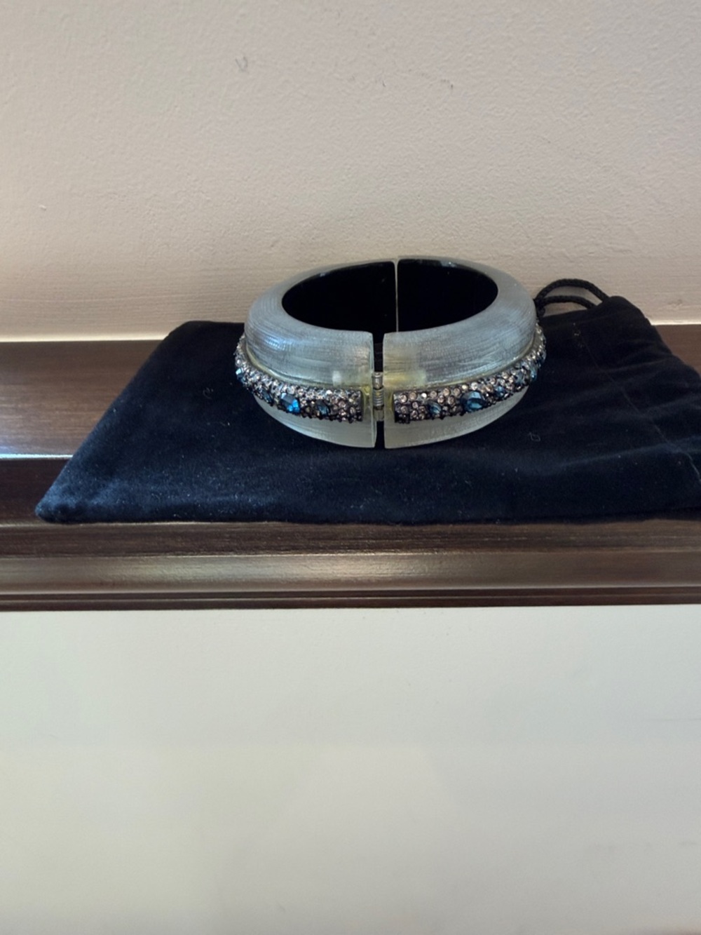 🌟🌟HOST PICK “Alexis Bittar” stunning crystal And Lucite Bracelet - Picture 2 of 5